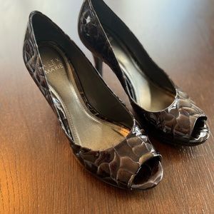 Alex Marie Falcon Grey Patent leather peep-toe heels